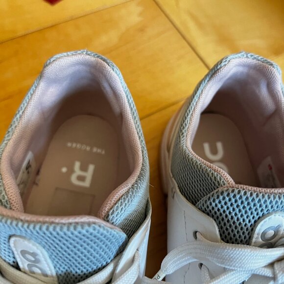 On Cloud Roger - Picture 4 of 6